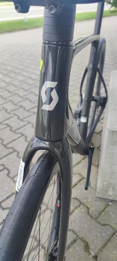 Prodám ( nové se zárukou ) silniční kolo Scott ADDICT RC 30 (Carbon Black), vel. L 