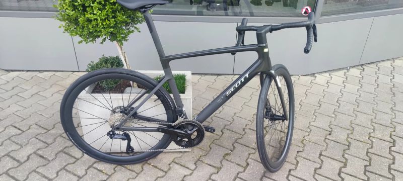 Prodám ( nové se zárukou ) silniční kolo Scott ADDICT RC 30 (Carbon Black), vel. L 