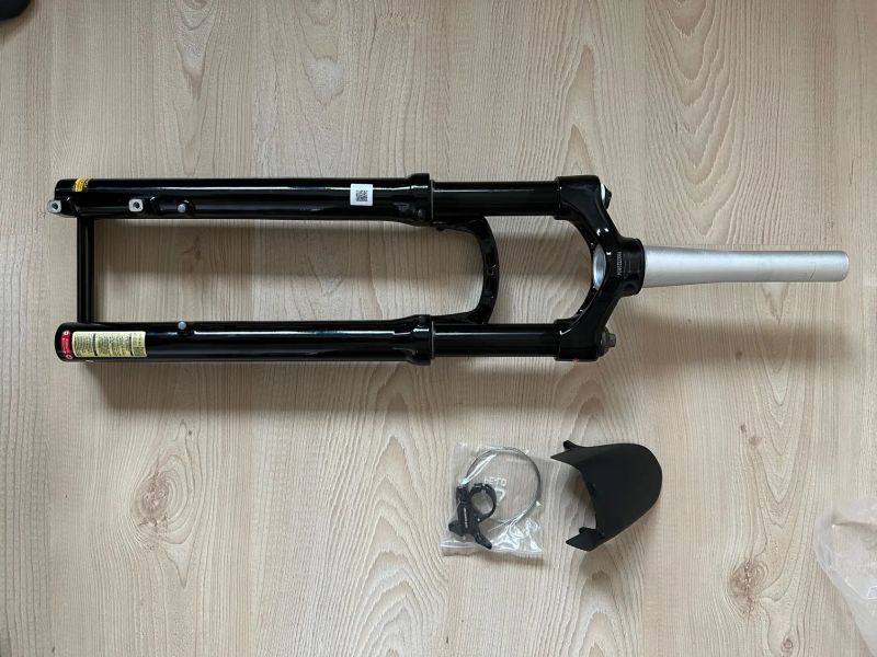 NOVÁ SR Suntour Raidon 32 mm / 100 mm boost