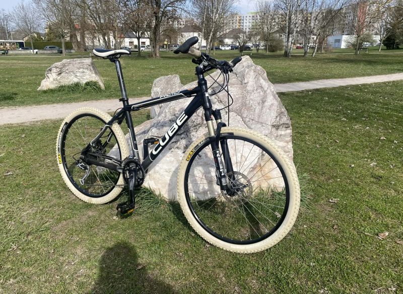 CUBE Acid 26" nutná výměna brzd