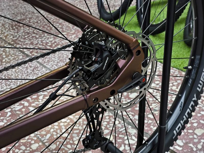 !!!NOVÝ!!! KTM MACINA TEAM 792 - Bosch CX4, baterie 750Wh, Vzduch, Shimano Deore - vel. L, XL