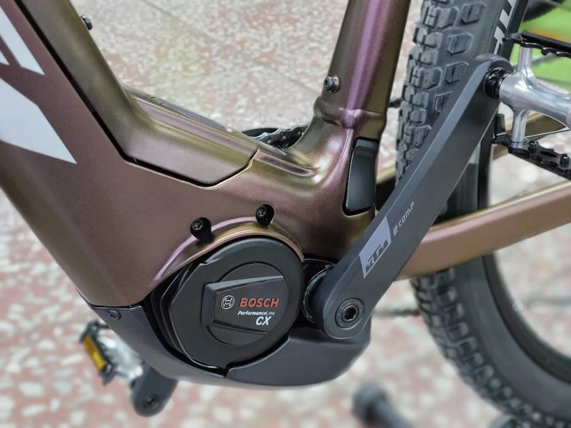 !!!NOVÝ!!! KTM MACINA TEAM 792 - Bosch CX4, baterie 750Wh, Vzduch, Shimano Deore - vel. L, XL