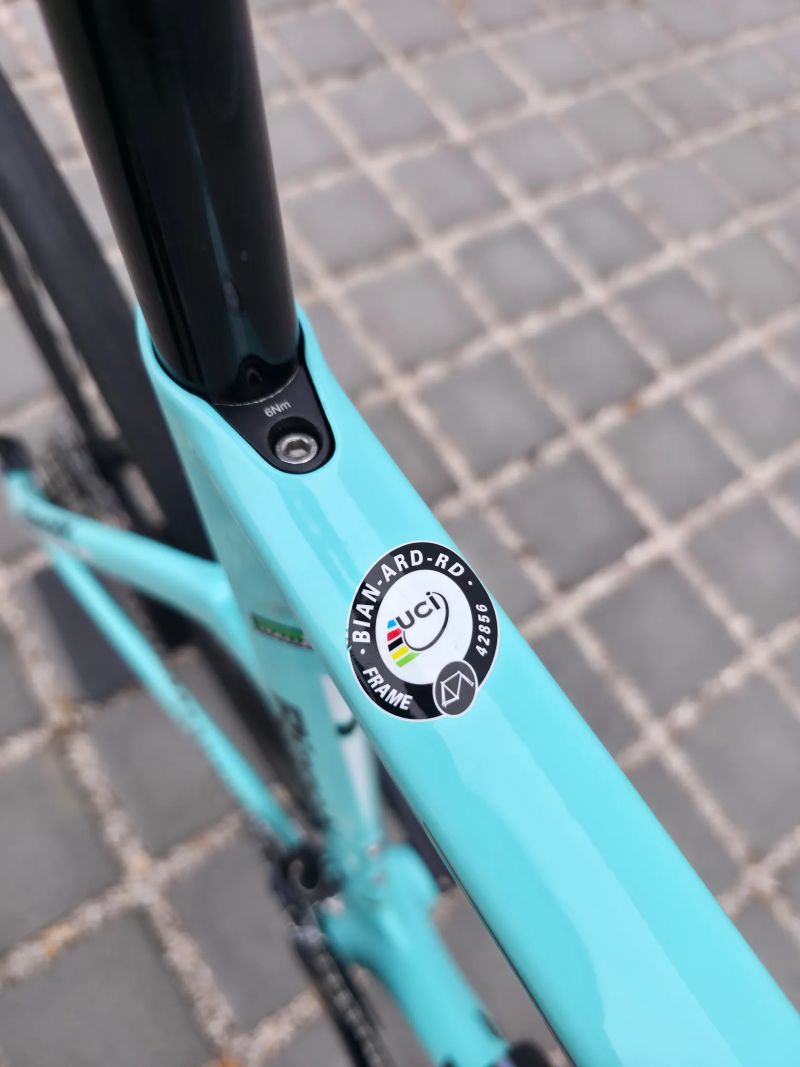 Silniční Bianchi Aria Carbon Disc Ultegra 2019 – 57cm (L)