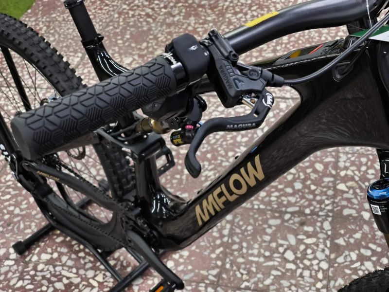 !NOVÝ! SKLADEM! Amflow PL Carbon Pro - DJI Avinox, 800Wh baterie, velikost XL