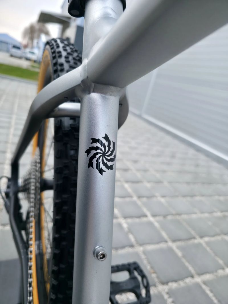 Horské kolo Lee Cougan Revenge 29″ velikost M / Magura / vzduchová vidlice Manitou / Shimano Deore