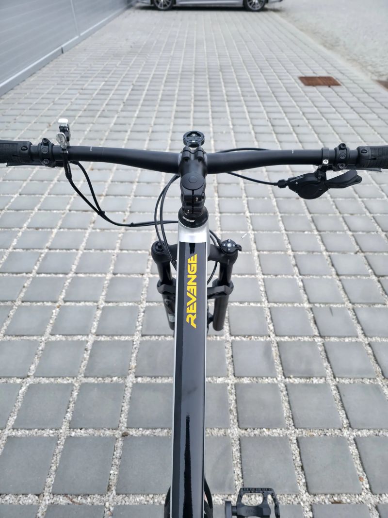 Horské kolo Lee Cougan Revenge 29″ velikost M / Magura / vzduchová vidlice Manitou / Shimano Deore