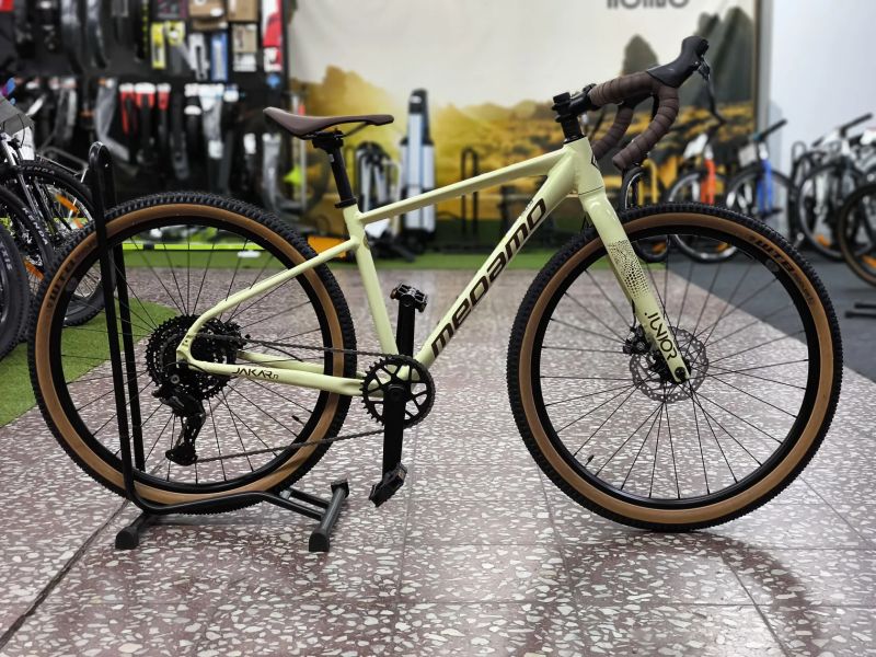 !NOVÝ! Megamo Jakar JUNIOR - sand - dětský gravel pro výšku 120-150cm, 26"kola