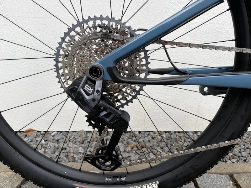 Cannondale Scalpel Carbon 2 Lefty Storm Cloud, Rally Red w/ Tigershark 