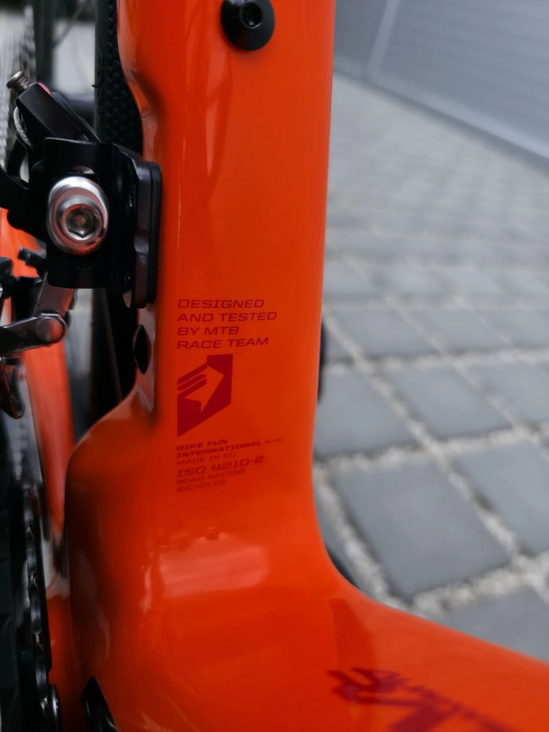 Silniční kolo SUPERIOR X-ROAD Team Elite Carbon 105 – velikost L