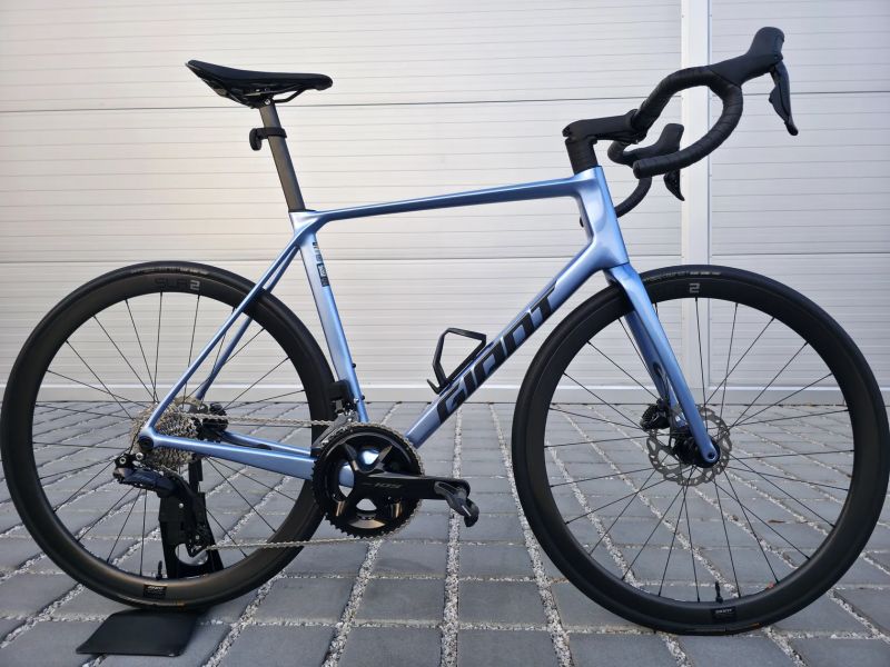 Silniční kolo Giant TCR Advanced Carbon 0 PC 105 Di2 2025 Frost Silver – velikost L