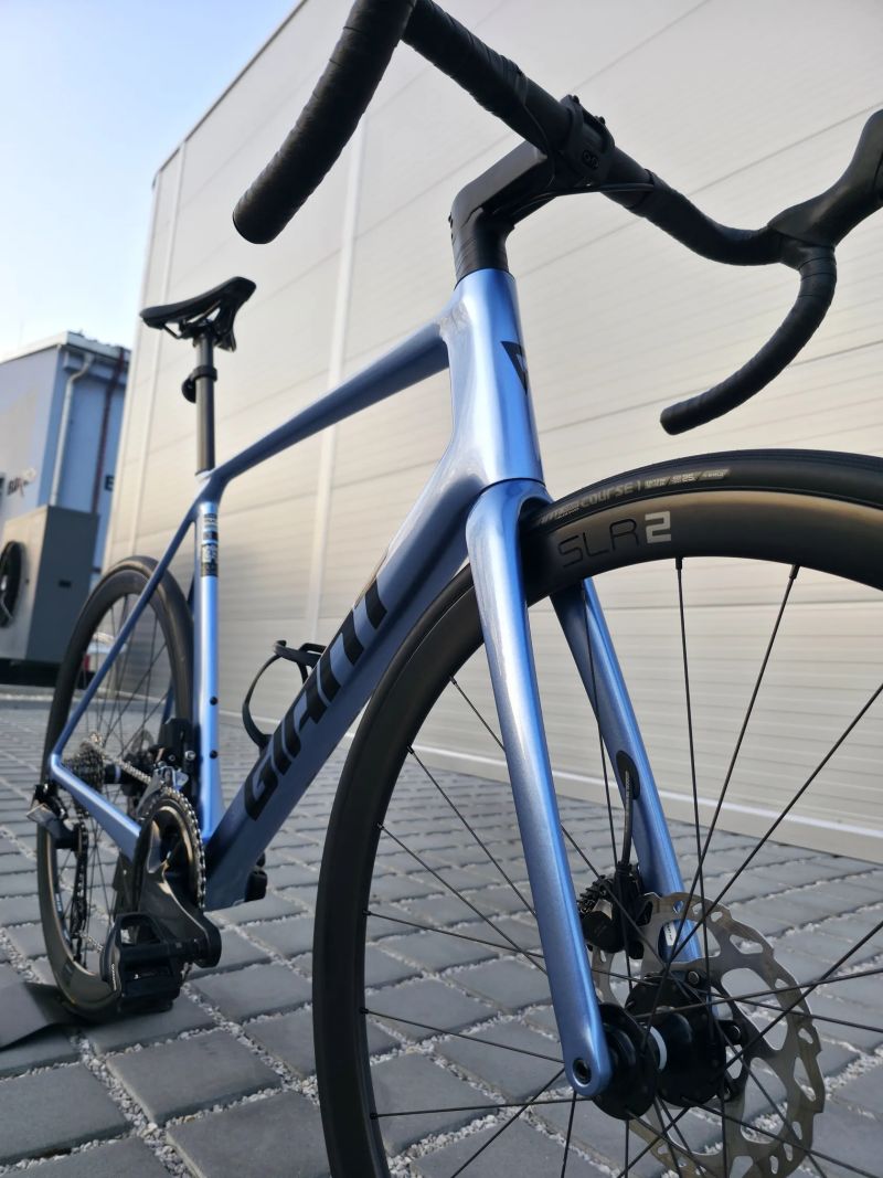 Silniční kolo Giant TCR Advanced Carbon 0 PC 105 Di2 2025 Frost Silver – velikost L