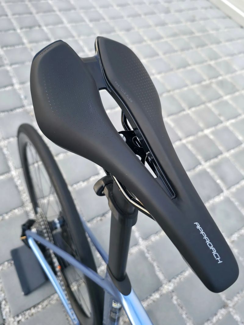 Silniční kolo Giant TCR Advanced Carbon 0 PC 105 Di2 2025 Frost Silver – velikost L