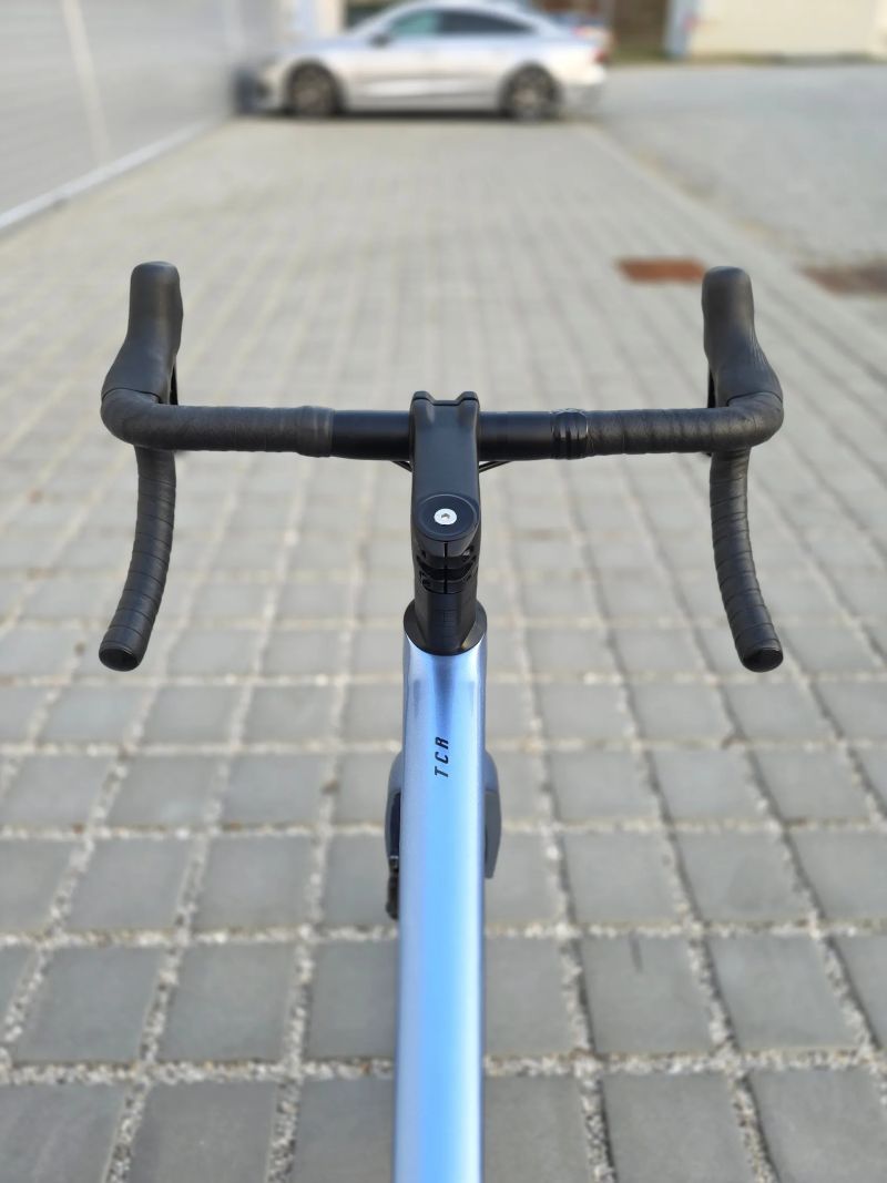 Silniční kolo Giant TCR Advanced Carbon 0 PC 105 Di2 2025 Frost Silver – velikost L