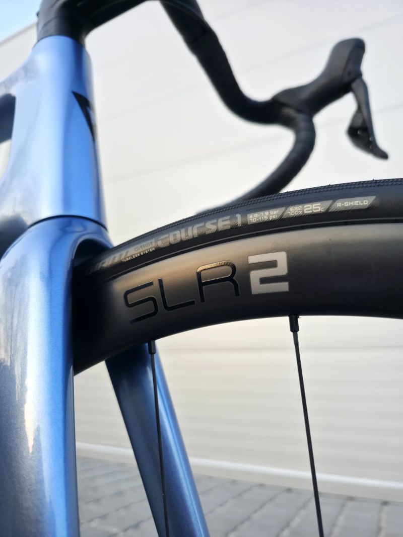 Silniční kolo Giant TCR Advanced Carbon 0 PC 105 Di2 2025 Frost Silver – velikost L