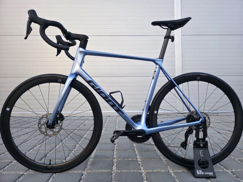 Silniční kolo Giant TCR Advanced Carbon 0 PC 105 Di2 2025 Frost Silver – velikost L