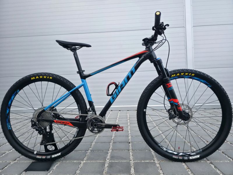 Horské kolo Giant Fathom 0 29″ - velikost M / FOX 32 / Shimano XT