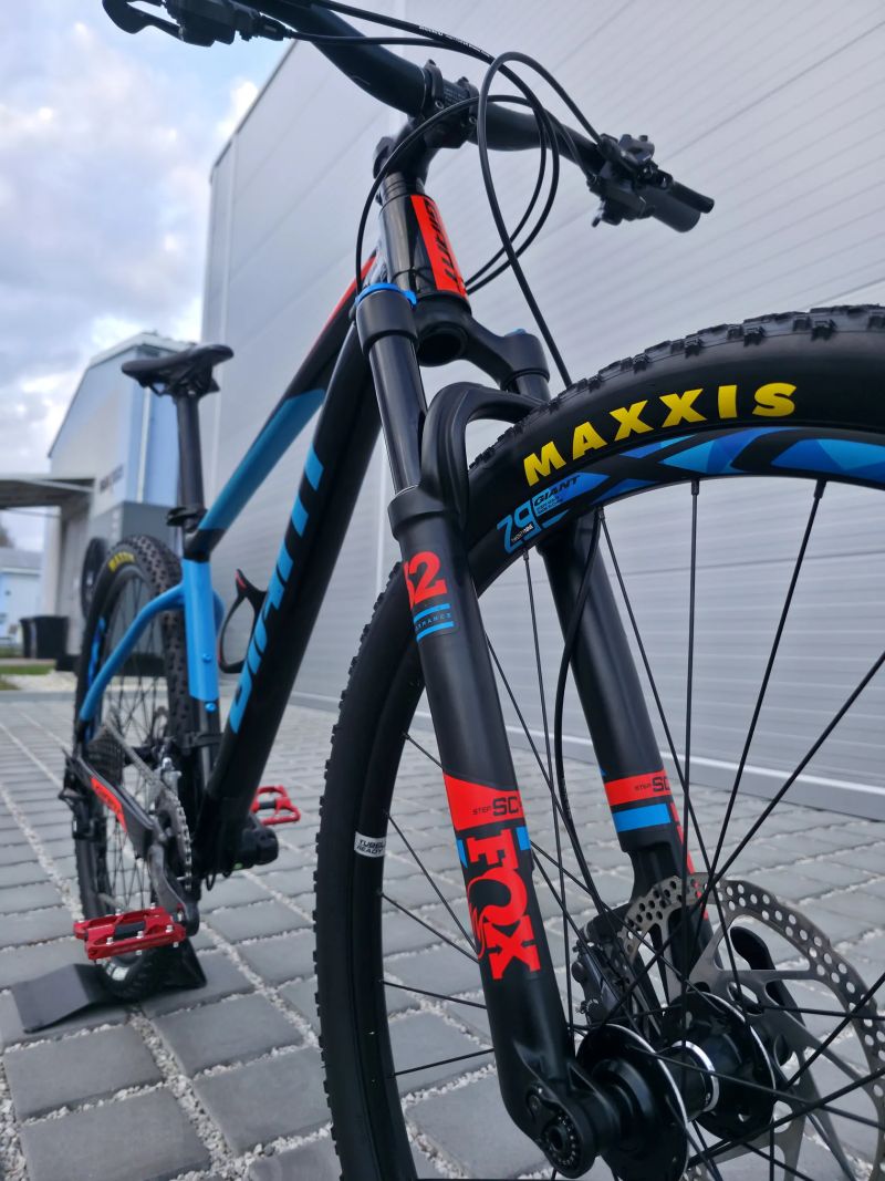 Horské kolo Giant Fathom 0 29″ - velikost M / FOX 32 / Shimano XT