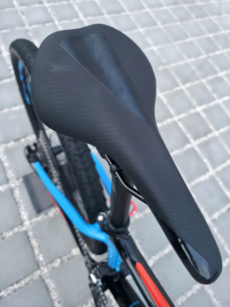 Horské kolo Giant Fathom 0 29″ - velikost M / FOX 32 / Shimano XT