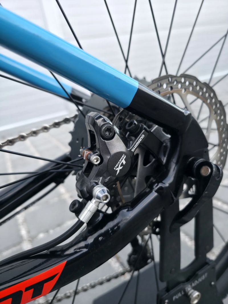 Horské kolo Giant Fathom 0 29″ - velikost M / FOX 32 / Shimano XT