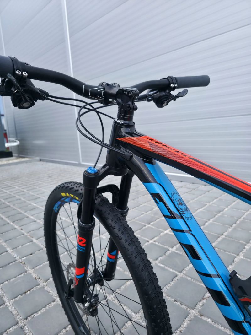 Horské kolo Giant Fathom 0 29″ - velikost M / FOX 32 / Shimano XT