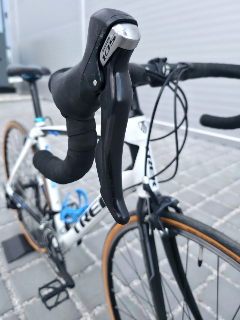 Silniční kolo Trek Domane 2.3 Shimano 105 - velikost S