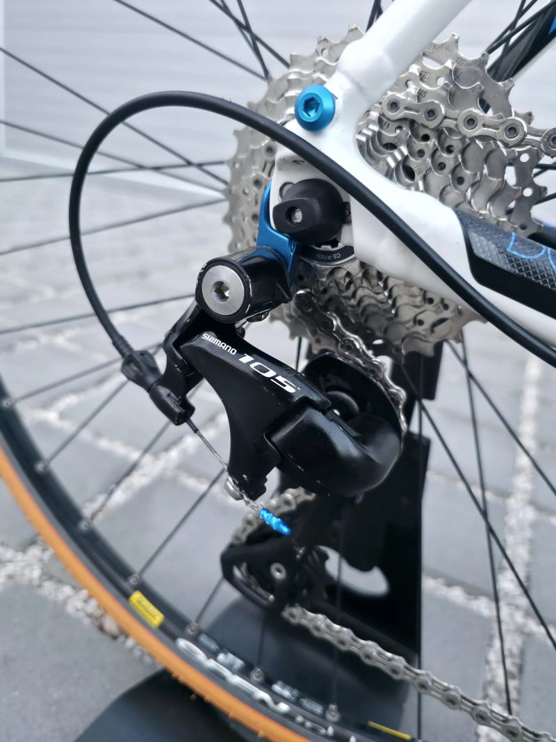 Silniční kolo Trek Domane 2.3 Shimano 105 - velikost S