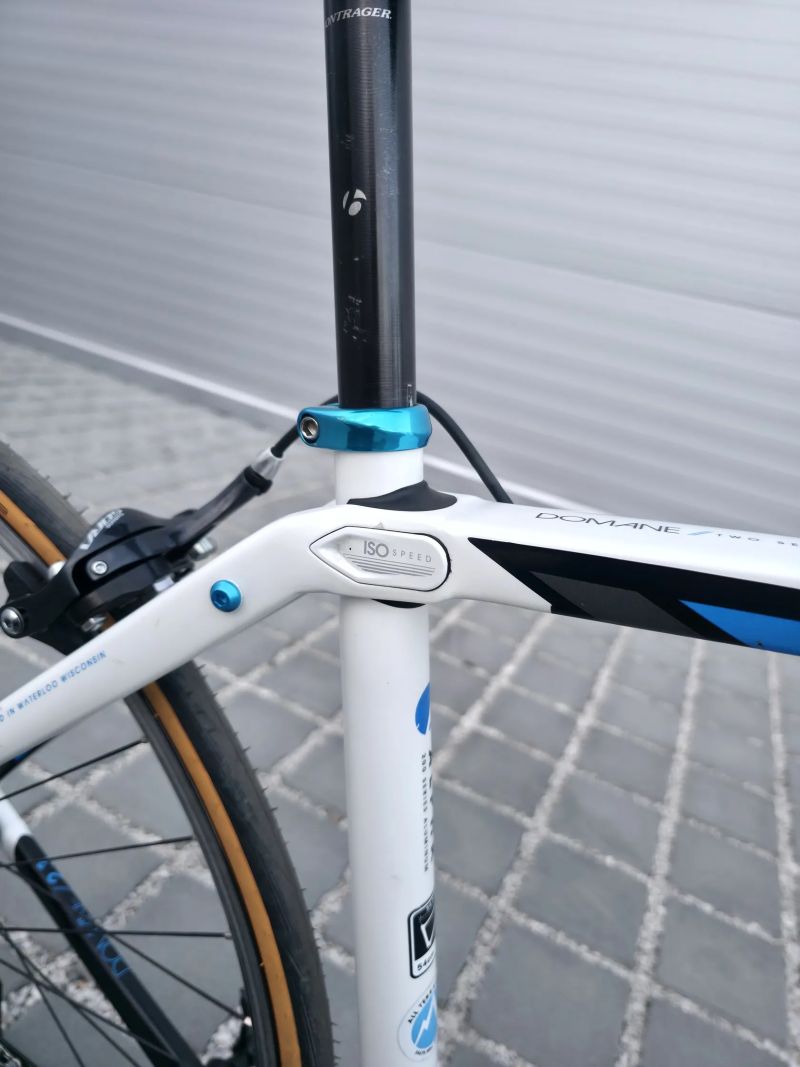 Silniční kolo Trek Domane 2.3 Shimano 105 - velikost S