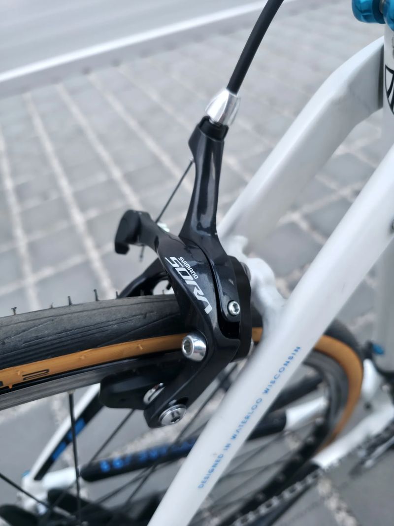Silniční kolo Trek Domane 2.3 Shimano 105 - velikost S
