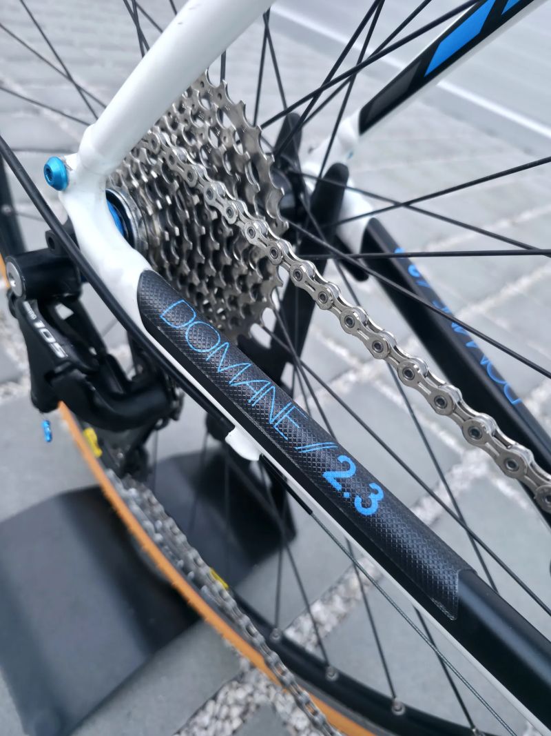 Silniční kolo Trek Domane 2.3 Shimano 105 - velikost S