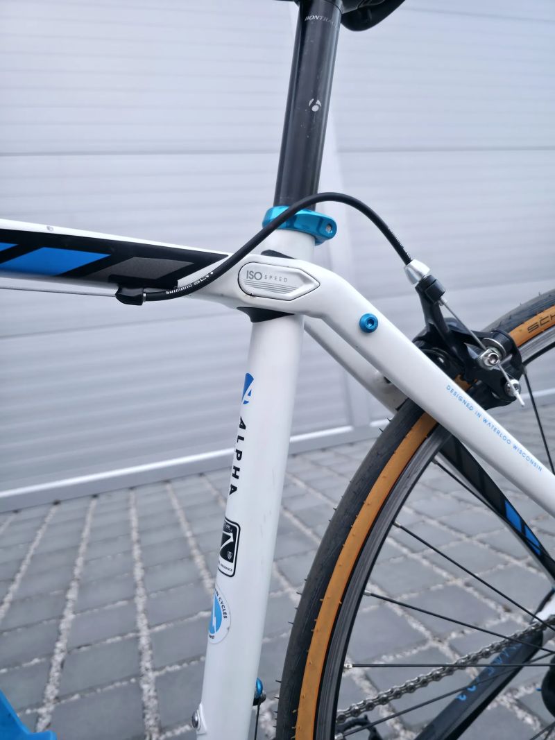 Silniční kolo Trek Domane 2.3 Shimano 105 - velikost S