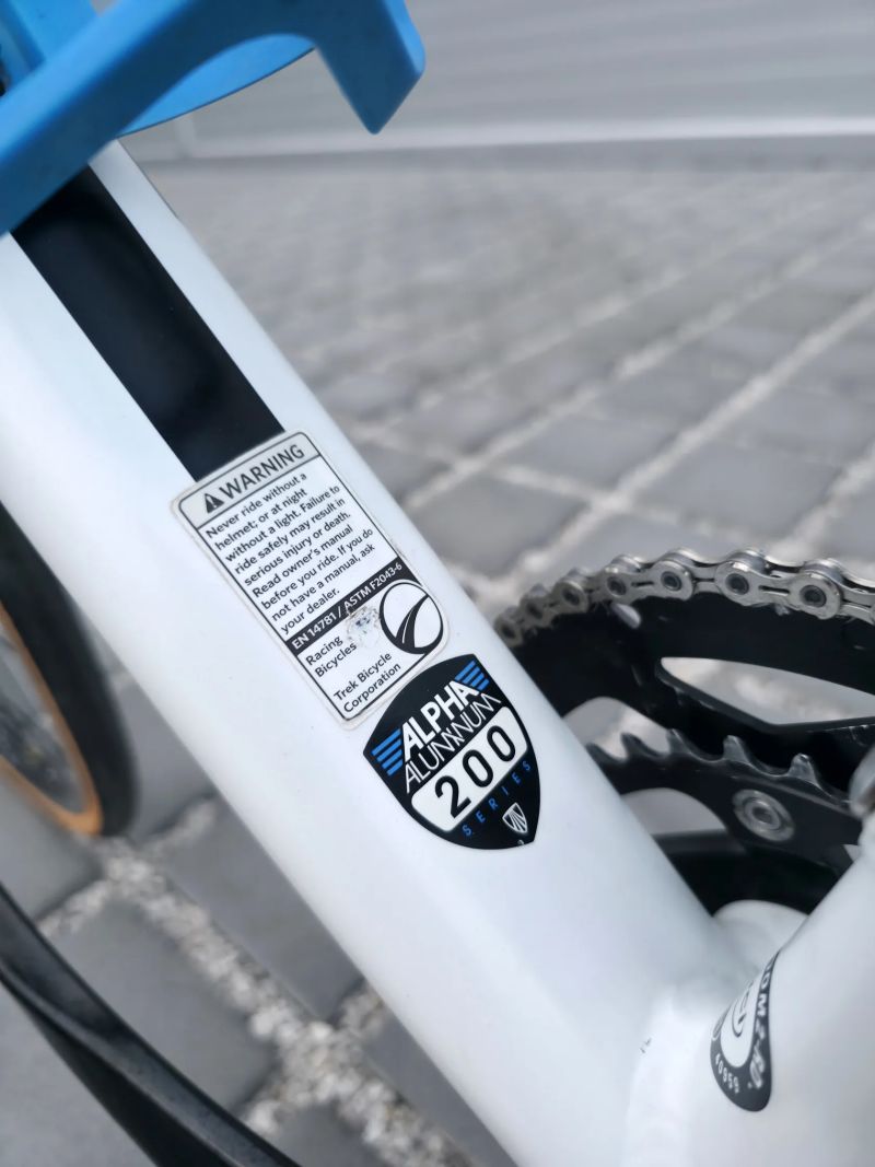 Silniční kolo Trek Domane 2.3 Shimano 105 - velikost S