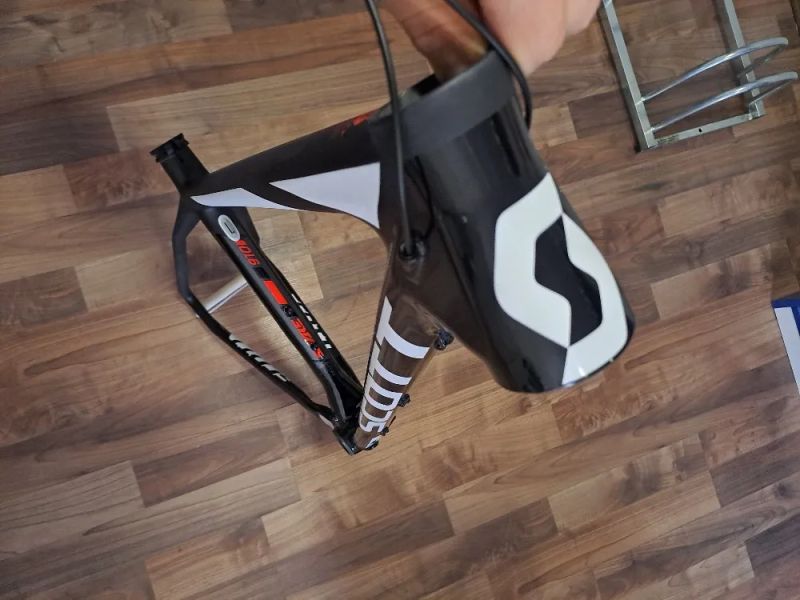 NOVÝ karbonový rám Scott Scale / 29er / vel. L a XL / pev. osa 12x142mm / včetně karbonové sedlovky