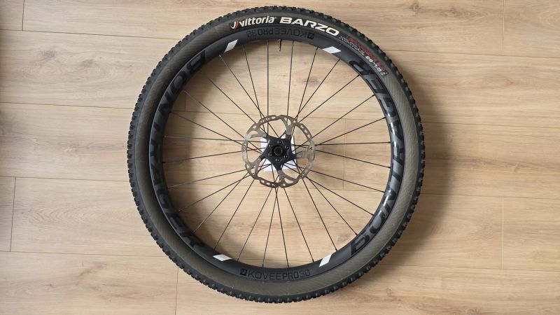 karbonová bezdušová horská kola Bontrager Kovee Pro 30 TLR 29"