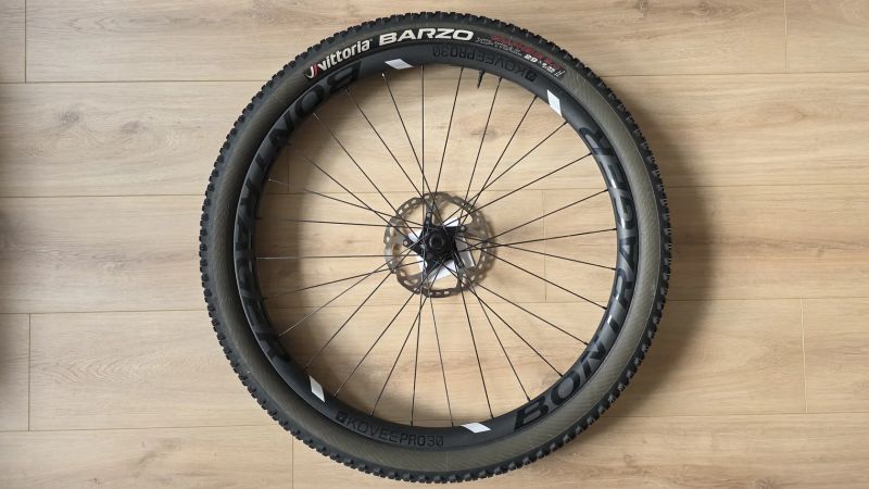 karbonová bezdušová horská kola Bontrager Kovee Pro 30 TLR 29"