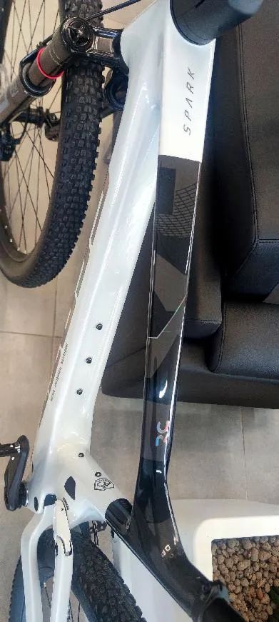 Prodám Scott Spark RC Team (Cumulus White/Carbon Black), vel. L 