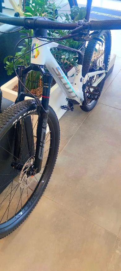 Prodám Scott Spark RC Team (Cumulus White/Carbon Black), vel. L 