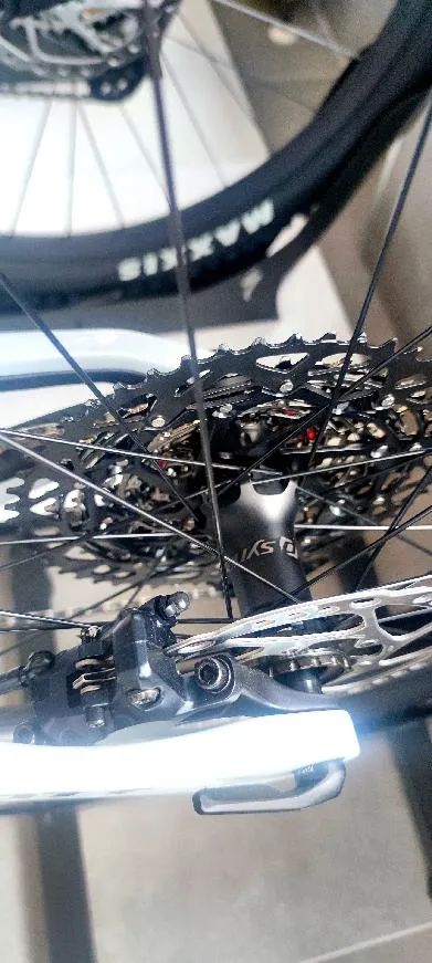 Prodám Scott Spark RC Team (Cumulus White/Carbon Black), vel. L 