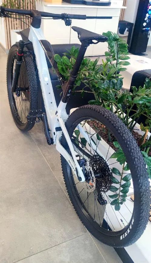 Prodám Scott Spark RC Team (Cumulus White/Carbon Black), vel. L 