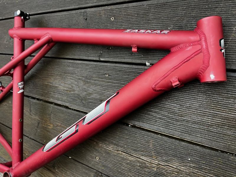 GT Zaskar frost red 1997 vel. 18 c-c RETRO