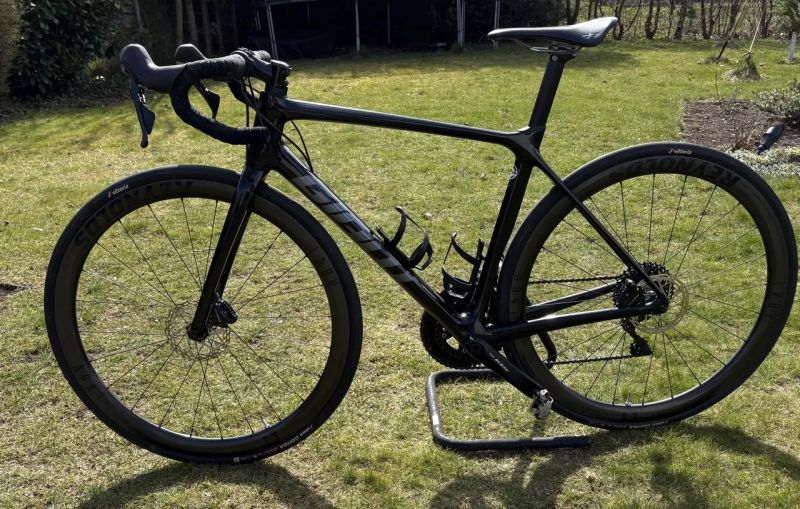 Giant TCR Advanced 1 (2024) – karbon, Shimano 105