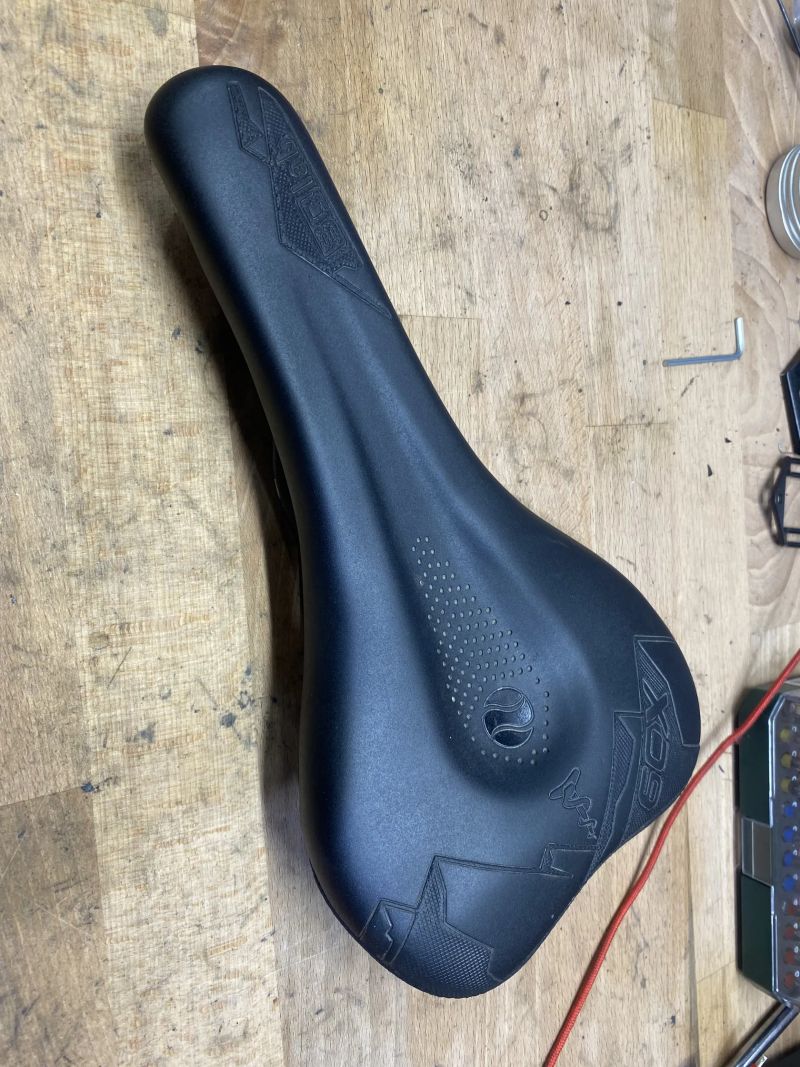 Sedlo SQlab Ergowave active 15cm