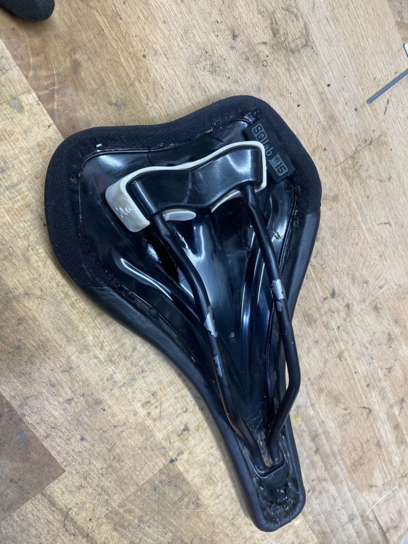 Sedlo SQlab Ergowave active 15cm