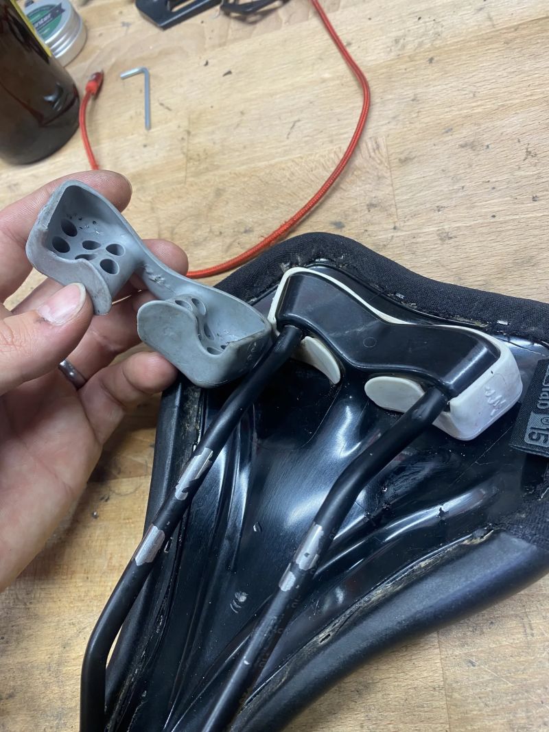 Sedlo SQlab Ergowave active 15cm