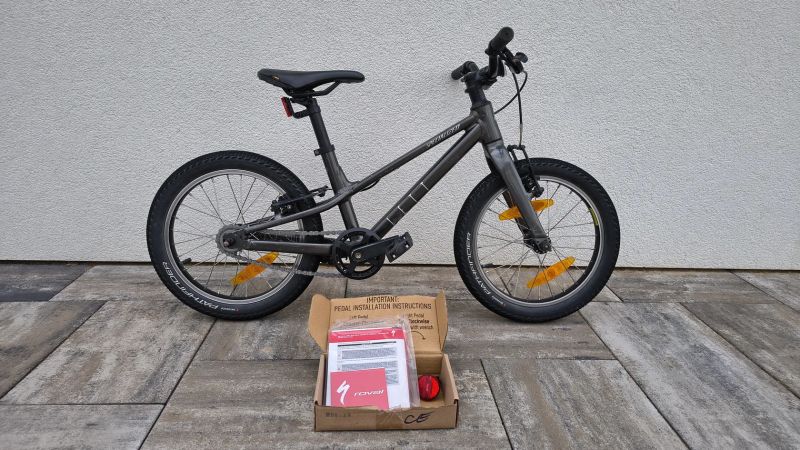 Specialized Jett Single Speed 16'' Gloss Blaze/Black, dobrý stav, koupeno 2024