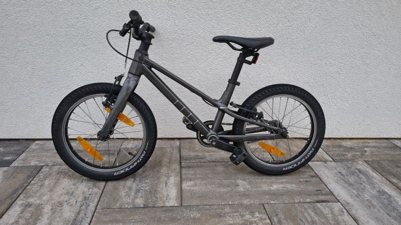 Specialized Jett Single Speed 16'' Gloss Blaze/Black, dobrý stav, koupeno 2024