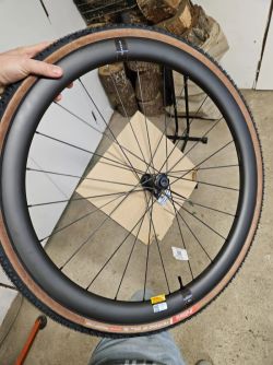 Reserve 40/44 GR na nábojích DT Swiss 180 s keramickými ložisky