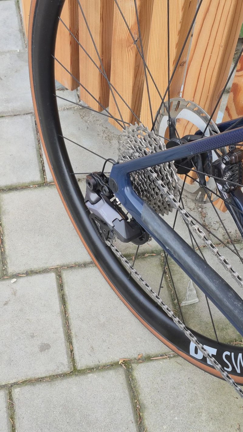 Canyon Endurance CF SLX 8 Di2 Aero (vel. L) – Ultegra Di2, DT Swiss ERC 1400, wattmetr 4iiii