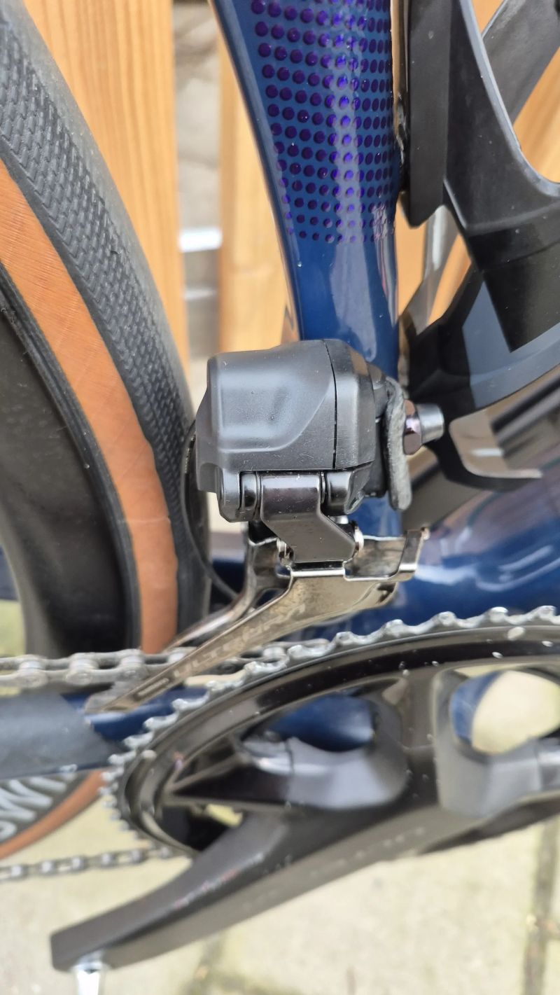 Canyon Endurance CF SLX 8 Di2 Aero (vel. L) – Ultegra Di2, DT Swiss ERC 1400, wattmetr 4iiii