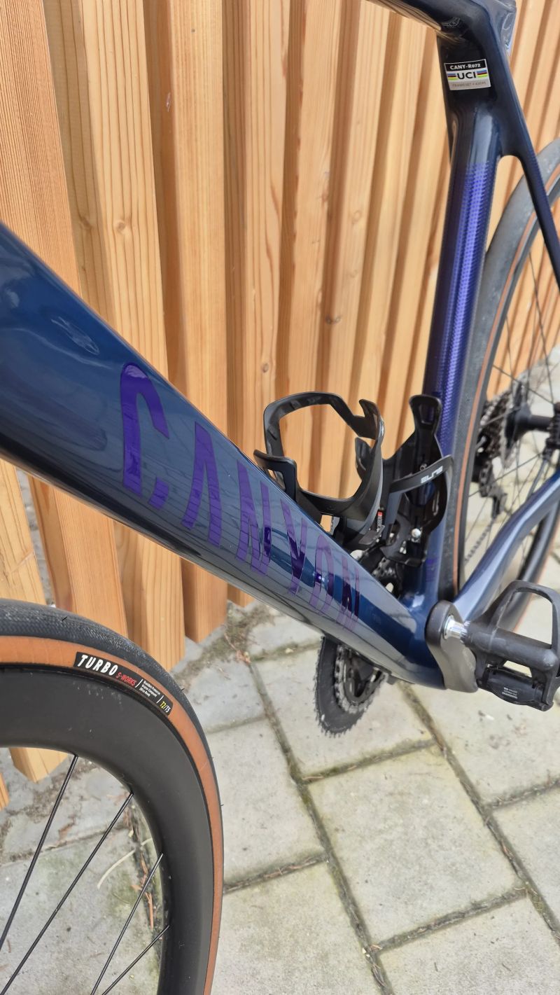 Canyon Endurance CF SLX 8 Di2 Aero (vel. L) – Ultegra Di2, DT Swiss ERC 1400, wattmetr 4iiii