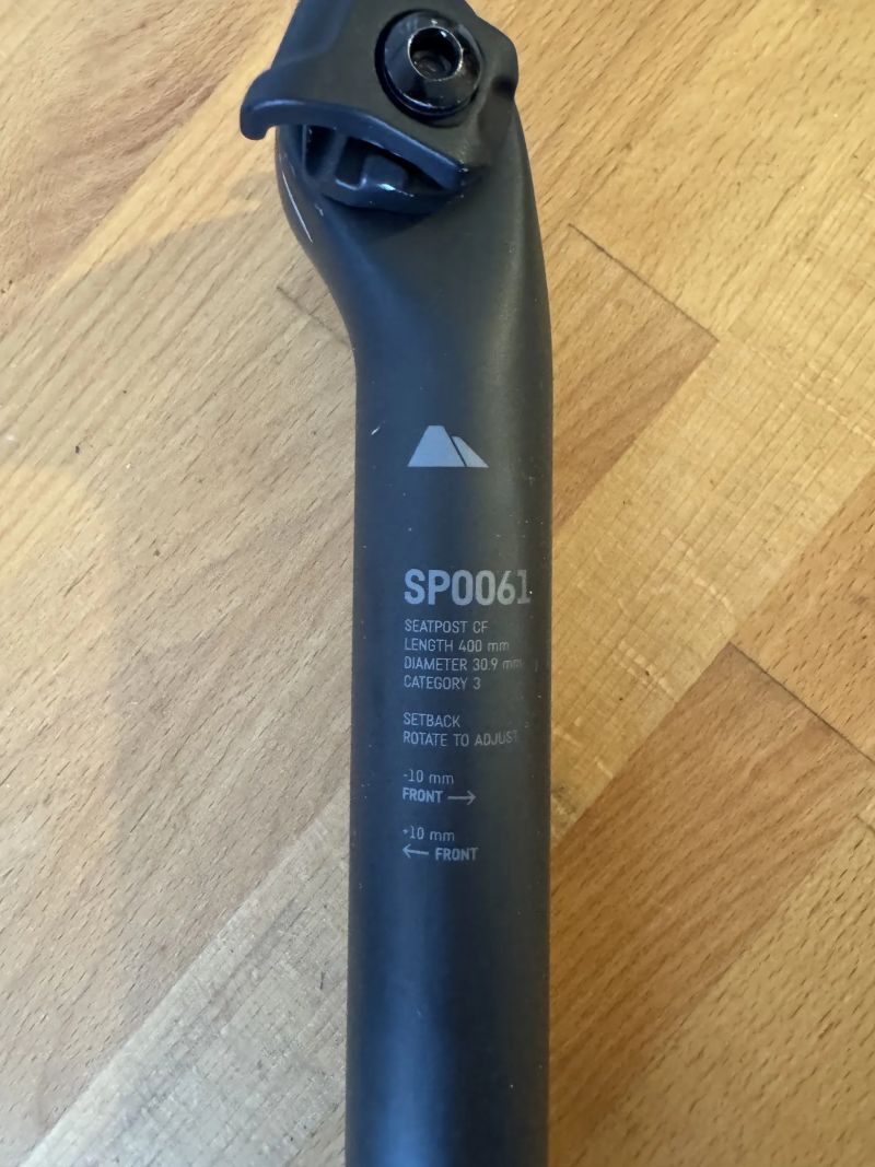 Karbonová sedlovka Canyon SP0061